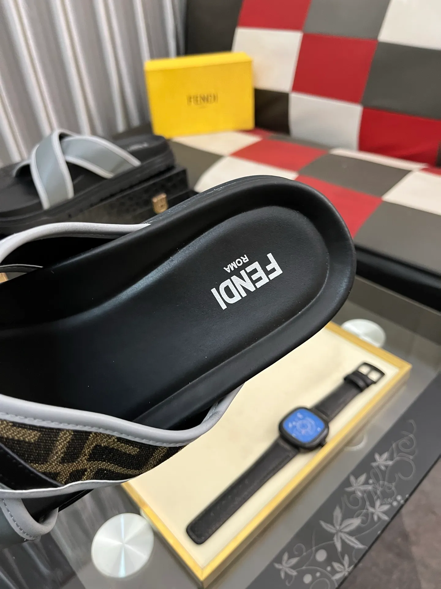 Men's men's shoes💰320⌚️⌚️FENDI Fendi slippers and sandals are shipped💄How can this summer be without the blessing of little monsters💄Original imported special hardware decorative pattern➕Original private model outsole! Details determine success or failure, good quality is not afraid of magnifying details! It feels super comfortable on your feet! This summer you need a pair of trendy, cool and comfortable sandals👣 Standard size: 38-443️⃣Colors available